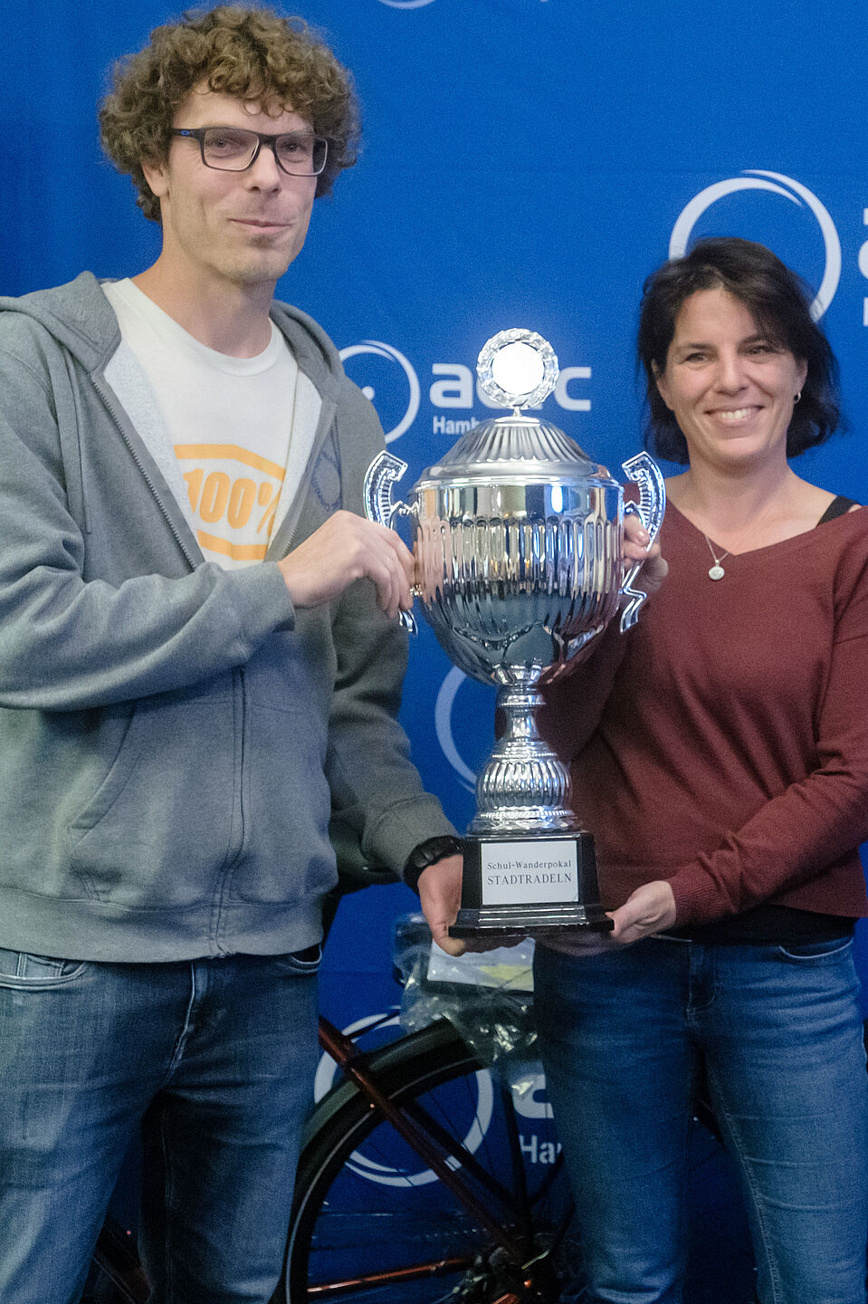 Der Wanderpokal für Schulen geht an das Gymnasium Meiendorf. Der Wanderpokal für Schulen geht an das Gymnasium Meiendorf.